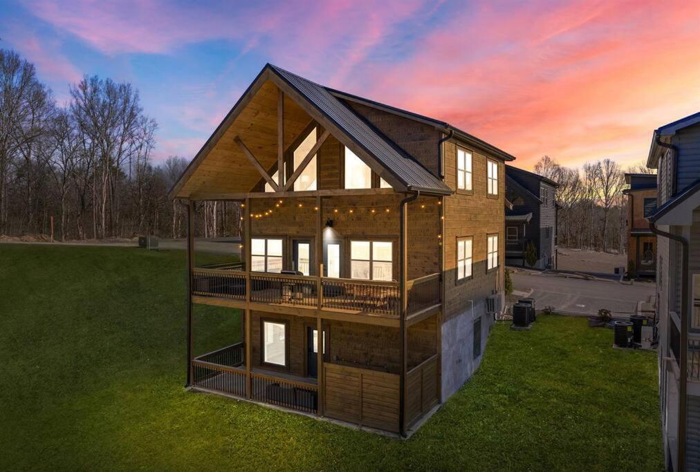 Smoky Fun Cabin Pigeon Forge Exterior photo