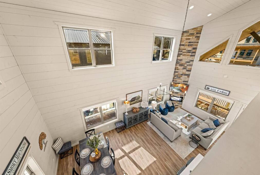 Smoky Fun Cabin Pigeon Forge Exterior photo